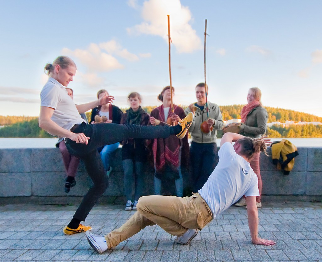 Capoeirakoulu Força Naturalin Jyväskylän oppilasyhdistys Massive Atabaque ylpeänä esittää: Capoeira